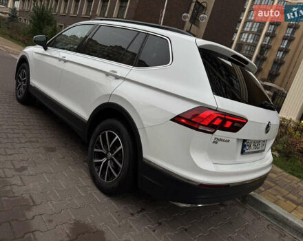 Білий Фольксваген Тігуан, об'ємом двигуна 2 л та пробігом 103 тис. км за 21000 $, фото 1 на Automoto.ua