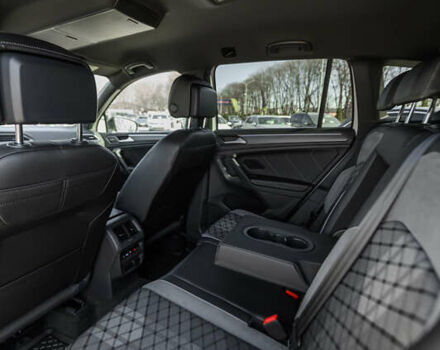 Белый Фольксваген Тигуан, объемом двигателя 2 л и пробегом 193 тыс. км за 33490 $, фото 59 на Automoto.ua