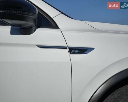 Білий Фольксваген Тігуан, об'ємом двигуна 2 л та пробігом 123 тис. км за 27500 $, фото 97 на Automoto.ua