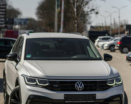 Белый Фольксваген Тигуан, объемом двигателя 2 л и пробегом 193 тыс. км за 33490 $, фото 4 на Automoto.ua