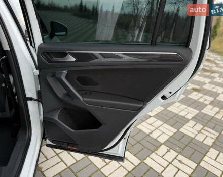 Білий Фольксваген Тігуан, об'ємом двигуна 2 л та пробігом 191 тис. км за 29200 $, фото 47 на Automoto.ua