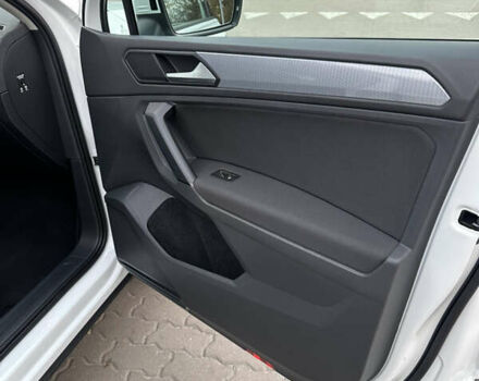 Білий Фольксваген Тігуан, об'ємом двигуна 2 л та пробігом 133 тис. км за 27550 $, фото 101 на Automoto.ua