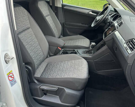 Білий Фольксваген Тігуан, об'ємом двигуна 2 л та пробігом 133 тис. км за 27550 $, фото 102 на Automoto.ua