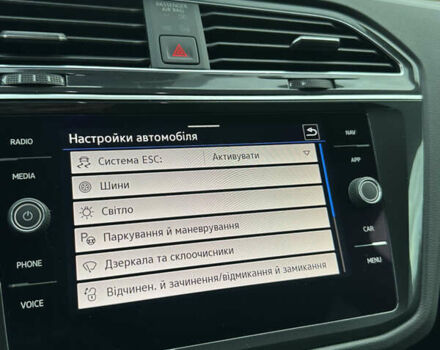 Белый Фольксваген Тигуан, объемом двигателя 2 л и пробегом 132 тыс. км за 27750 $, фото 120 на Automoto.ua