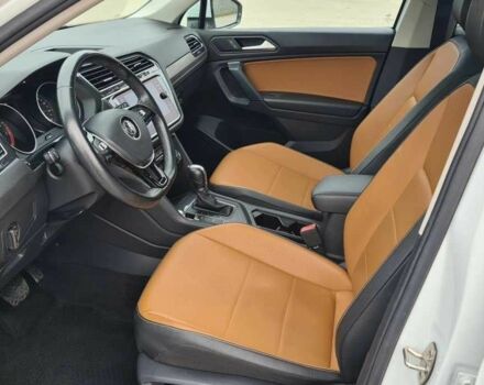 Білий Фольксваген Тігуан, об'ємом двигуна 2 л та пробігом 75 тис. км за 12400 $, фото 16 на Automoto.ua