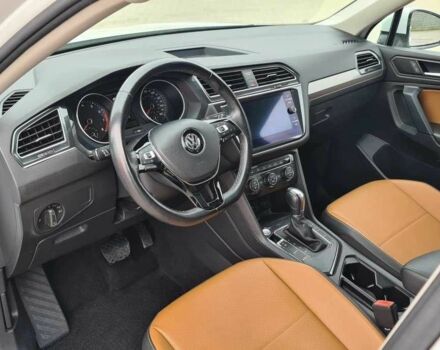 Білий Фольксваген Тігуан, об'ємом двигуна 2 л та пробігом 75 тис. км за 12400 $, фото 4 на Automoto.ua