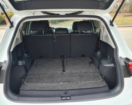 Білий Фольксваген Тігуан, об'ємом двигуна 2 л та пробігом 75 тис. км за 12400 $, фото 22 на Automoto.ua