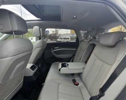 Белый Фольксваген Тигуан, объемом двигателя 0 л и пробегом 50 тыс. км за 25600 $, фото 4 на Automoto.ua