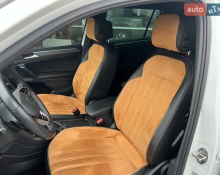 Білий Фольксваген Тігуан, об'ємом двигуна 1.98 л та пробігом 48 тис. км за 39000 $, фото 24 на Automoto.ua