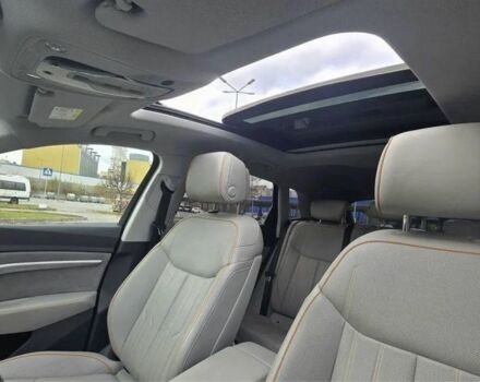 Белый Фольксваген Тигуан, объемом двигателя 0 л и пробегом 50 тыс. км за 25600 $, фото 3 на Automoto.ua