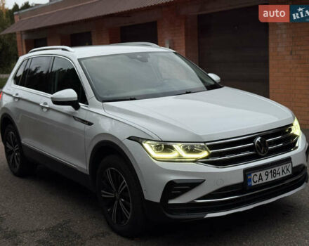 Белый Фольксваген Тигуан, объемом двигателя 1.98 л и пробегом 55 тыс. км за 39500 $, фото 2 на Automoto.ua