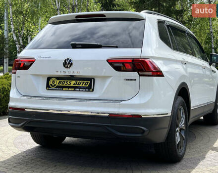 Белый Фольксваген Тигуан, объемом двигателя 2 л и пробегом 25 тыс. км за 25500 $, фото 6 на Automoto.ua