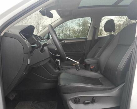 Белый Фольксваген Тигуан, объемом двигателя 2 л и пробегом 123 тыс. км за 4100 $, фото 6 на Automoto.ua