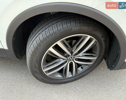 Білий Фольксваген Тігуан, об'ємом двигуна 2 л та пробігом 32 тис. км за 35500 $, фото 16 на Automoto.ua