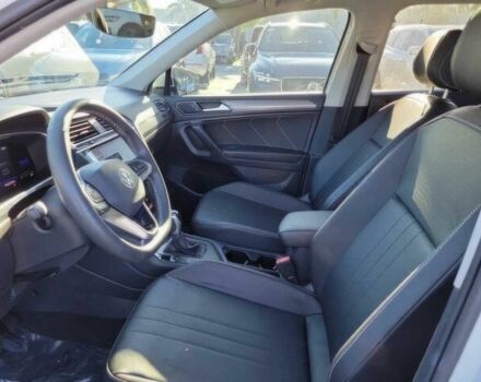 Білий Фольксваген Тігуан, об'ємом двигуна 2 л та пробігом 27 тис. км за 18400 $, фото 6 на Automoto.ua