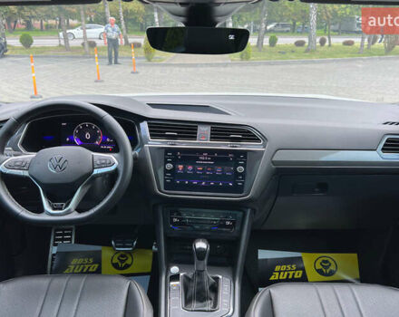 Білий Фольксваген Тігуан, об'ємом двигуна 2 л та пробігом 30 тис. км за 31500 $, фото 20 на Automoto.ua