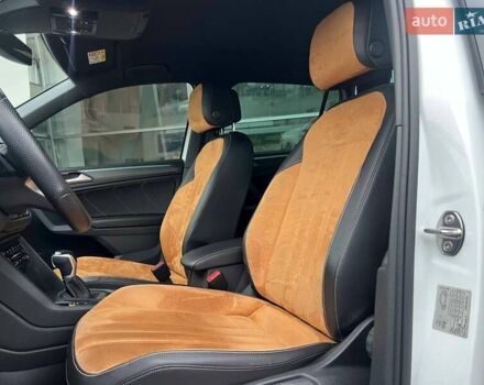 Білий Фольксваген Тігуан, об'ємом двигуна 1.98 л та пробігом 48 тис. км за 39000 $, фото 27 на Automoto.ua