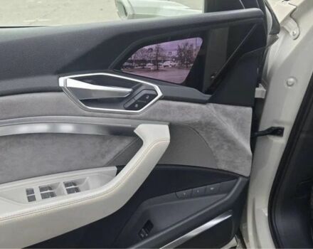 Белый Фольксваген Тигуан, объемом двигателя 0 л и пробегом 50 тыс. км за 25600 $, фото 5 на Automoto.ua