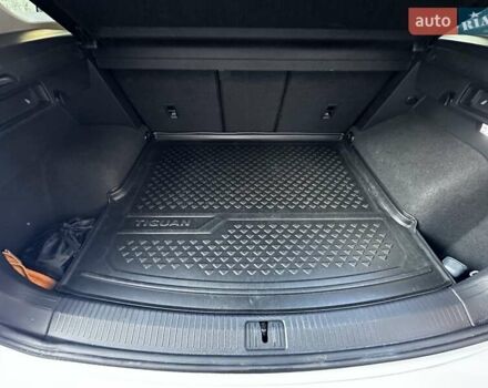 Белый Фольксваген Тигуан, объемом двигателя 1.98 л и пробегом 12 тыс. км за 39000 $, фото 22 на Automoto.ua