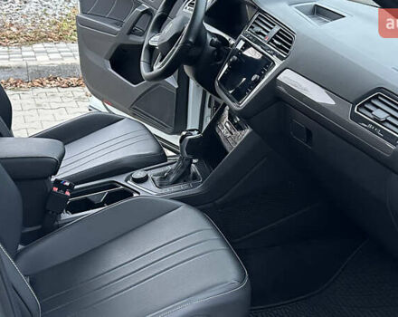 Білий Фольксваген Тігуан, об'ємом двигуна 1.98 л та пробігом 43 тис. км за 27800 $, фото 31 на Automoto.ua