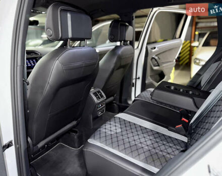 Белый Фольксваген Тигуан, объемом двигателя 2 л и пробегом 48 тыс. км за 42900 $, фото 33 на Automoto.ua