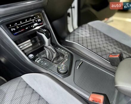 Белый Фольксваген Тигуан, объемом двигателя 2 л и пробегом 48 тыс. км за 42900 $, фото 30 на Automoto.ua