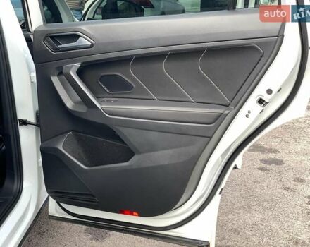 Белый Фольксваген Тигуан, объемом двигателя 2 л и пробегом 45 тыс. км за 28290 $, фото 17 на Automoto.ua