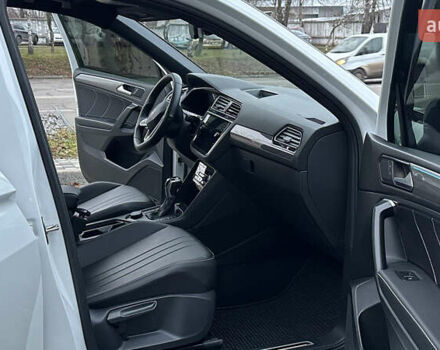 Білий Фольксваген Тігуан, об'ємом двигуна 1.98 л та пробігом 43 тис. км за 27800 $, фото 30 на Automoto.ua