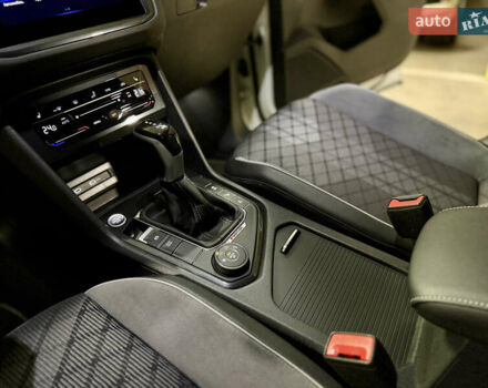 Белый Фольксваген Тигуан, объемом двигателя 2 л и пробегом 48 тыс. км за 42900 $, фото 29 на Automoto.ua