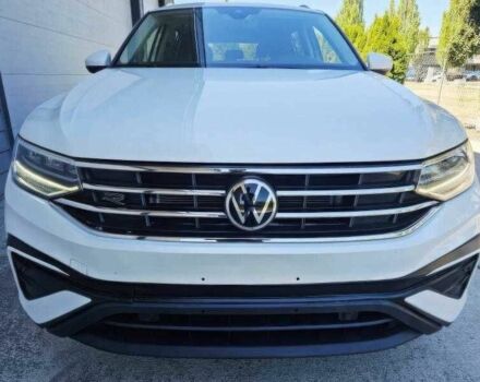 Белый Фольксваген Тигуан, объемом двигателя 2 л и пробегом 23 тыс. км за 12000 $, фото 1 на Automoto.ua