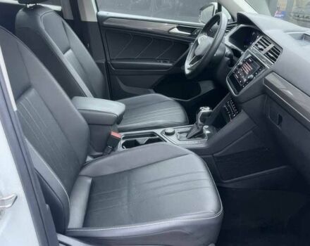 Білий Фольксваген Тігуан, об'ємом двигуна 2 л та пробігом 28 тис. км за 16400 $, фото 8 на Automoto.ua