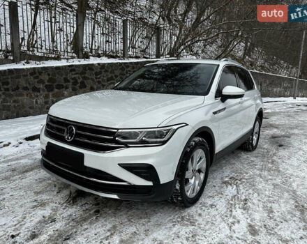 Белый Фольксваген Тигуан, объемом двигателя 1.98 л и пробегом 12 тыс. км за 39000 $, фото 9 на Automoto.ua