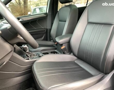 Белый Фольксваген Тигуан, объемом двигателя 2 л и пробегом 45 тыс. км за 28290 $, фото 26 на Automoto.ua