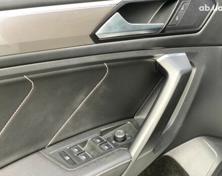 Белый Фольксваген Тигуан, объемом двигателя 2 л и пробегом 45 тыс. км за 28290 $, фото 22 на Automoto.ua