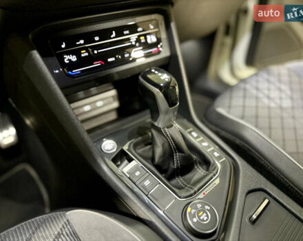 Белый Фольксваген Тигуан, объемом двигателя 2 л и пробегом 48 тыс. км за 42900 $, фото 27 на Automoto.ua