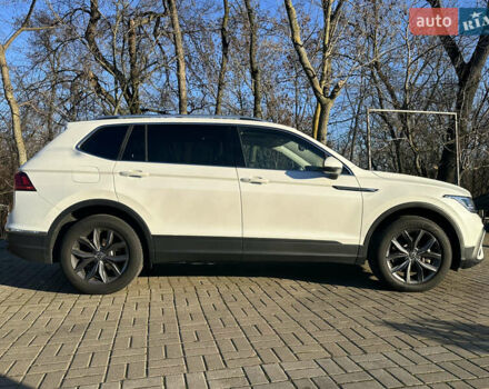 Белый Фольксваген Тигуан, объемом двигателя 1.98 л и пробегом 48 тыс. км за 25900 $, фото 6 на Automoto.ua