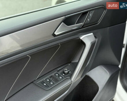 Белый Фольксваген Тигуан, объемом двигателя 1.98 л и пробегом 48 тыс. км за 26999 $, фото 22 на Automoto.ua