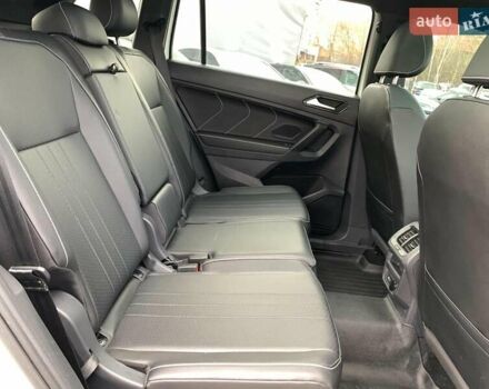 Белый Фольксваген Тигуан, объемом двигателя 2 л и пробегом 45 тыс. км за 28290 $, фото 30 на Automoto.ua