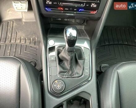 Белый Фольксваген Тигуан, объемом двигателя 2 л и пробегом 45 тыс. км за 28290 $, фото 37 на Automoto.ua