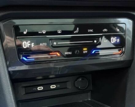 Білий Фольксваген Тігуан, об'ємом двигуна 2 л та пробігом 28 тис. км за 16400 $, фото 9 на Automoto.ua