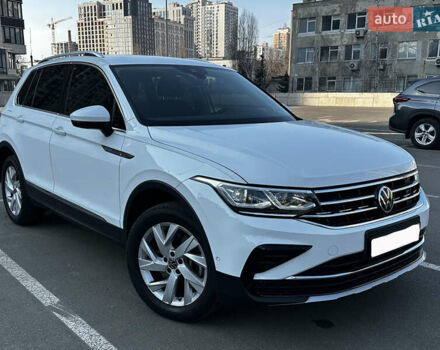 Белый Фольксваген Тигуан, объемом двигателя 1.98 л и пробегом 12 тыс. км за 39000 $, фото 2 на Automoto.ua