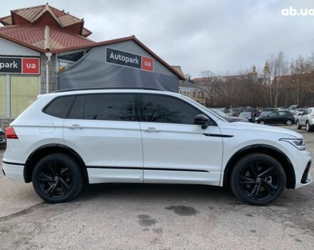 Белый Фольксваген Тигуан, объемом двигателя 2 л и пробегом 45 тыс. км за 28290 $, фото 3 на Automoto.ua