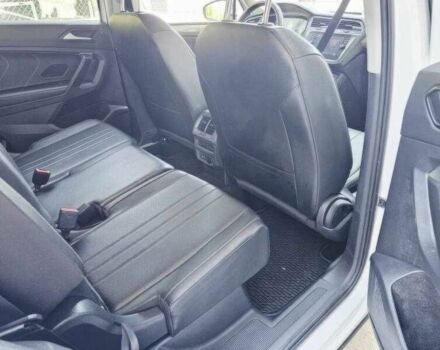 Белый Фольксваген Тигуан, объемом двигателя 2 л и пробегом 23 тыс. км за 12000 $, фото 11 на Automoto.ua