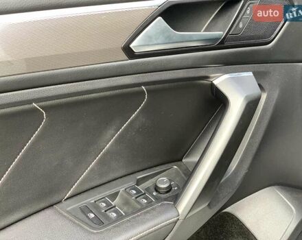 Белый Фольксваген Тигуан, объемом двигателя 2 л и пробегом 45 тыс. км за 28290 $, фото 23 на Automoto.ua