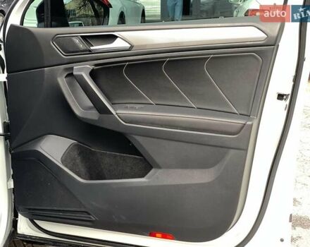 Белый Фольксваген Тигуан, объемом двигателя 2 л и пробегом 45 тыс. км за 28290 $, фото 20 на Automoto.ua