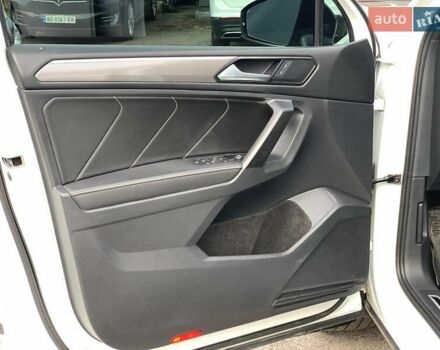 Белый Фольксваген Тигуан, объемом двигателя 2 л и пробегом 45 тыс. км за 28290 $, фото 22 на Automoto.ua