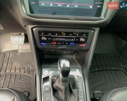 Белый Фольксваген Тигуан, объемом двигателя 2 л и пробегом 45 тыс. км за 28290 $, фото 36 на Automoto.ua