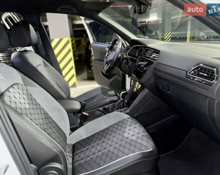 Белый Фольксваген Тигуан, объемом двигателя 2 л и пробегом 48 тыс. км за 42900 $, фото 43 на Automoto.ua