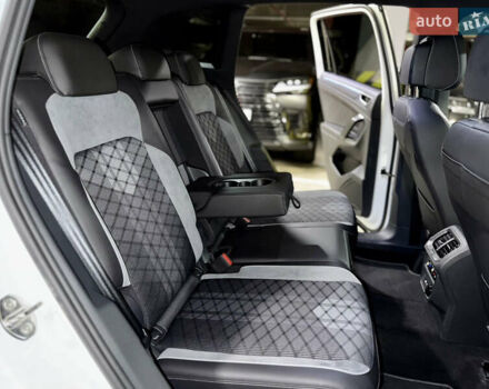 Белый Фольксваген Тигуан, объемом двигателя 2 л и пробегом 48 тыс. км за 42900 $, фото 39 на Automoto.ua