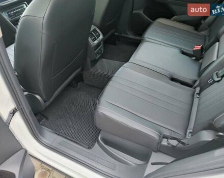 Белый Фольксваген Тигуан, объемом двигателя 1.98 л и пробегом 10 тыс. км за 28500 $, фото 19 на Automoto.ua